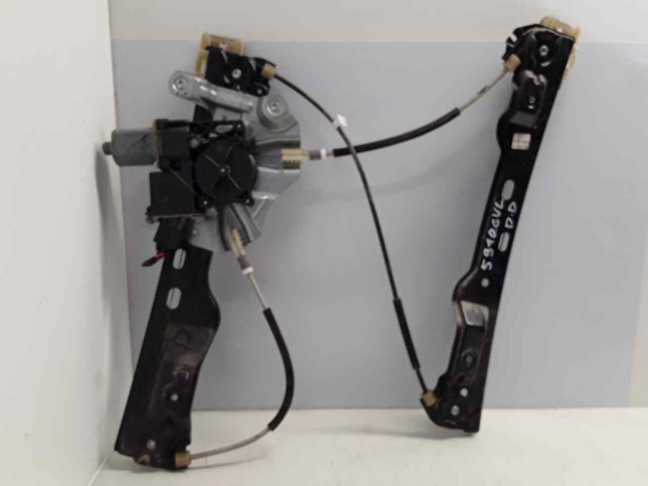 Elevalunas delantero derecho A17DTR 915368103 de Opel Astra j (p10) 2009-2015 - pieza usada