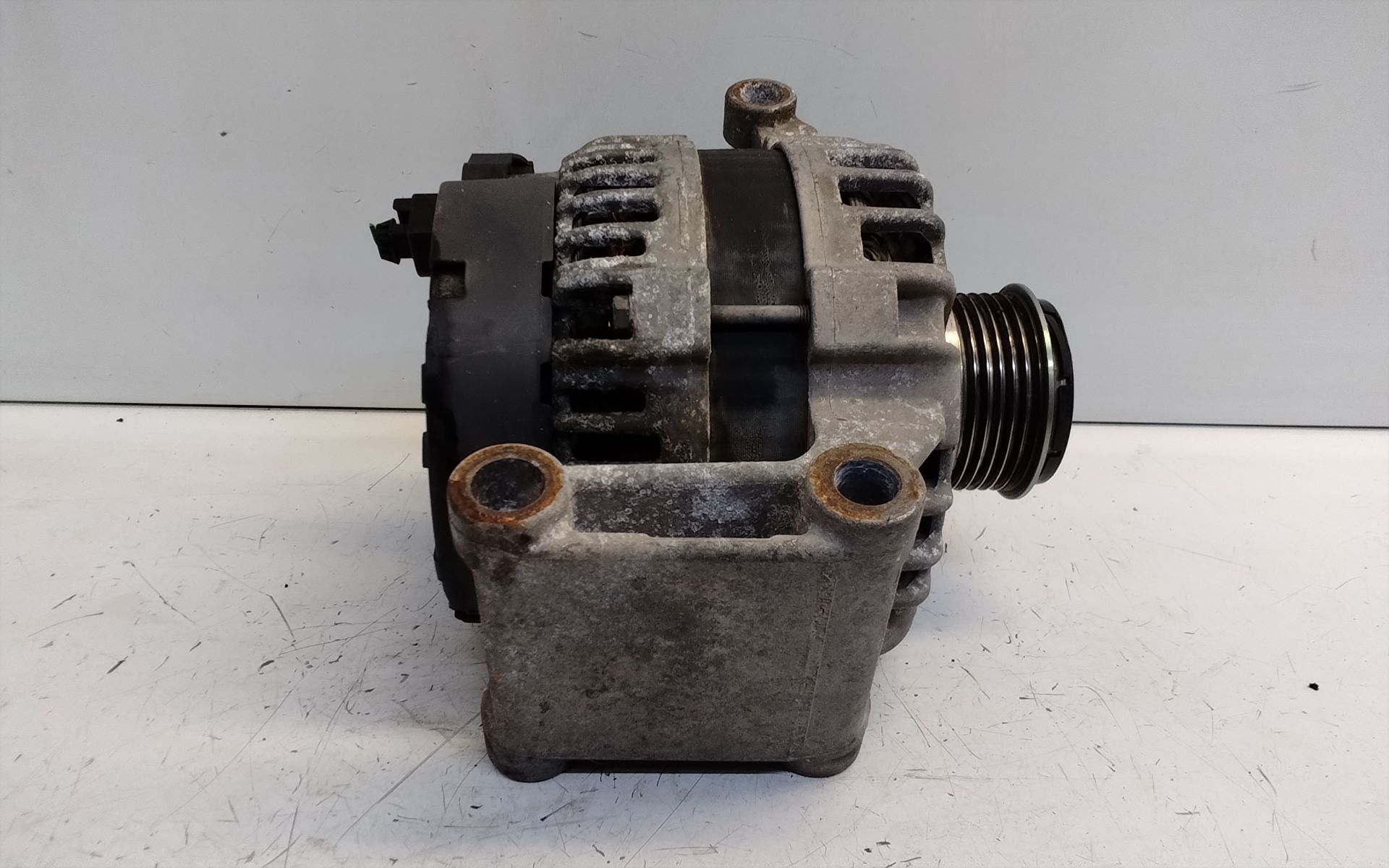 Alternador QVFA 0125711102 de Ford Transit 2006-2008 - pieza usada