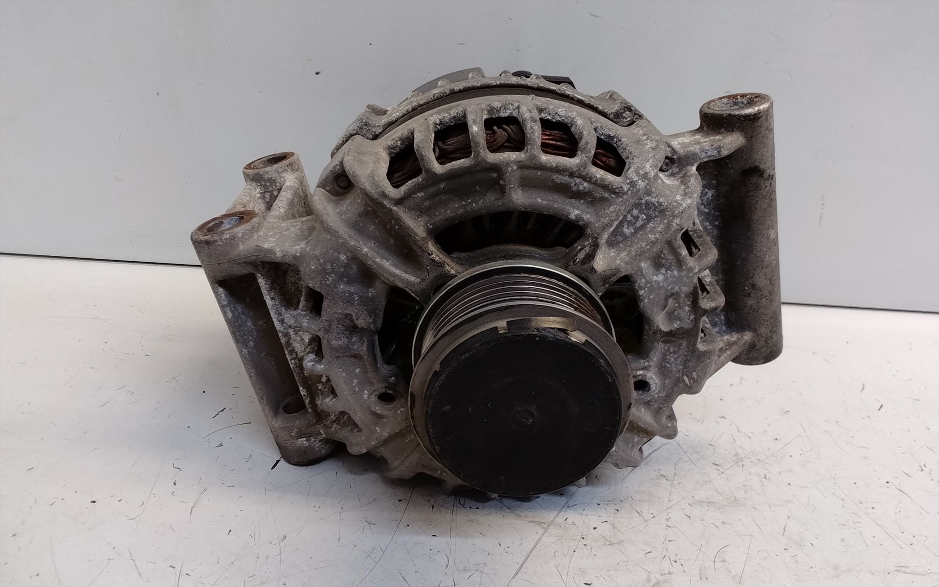 Alternador QVFA 0125711102 de Ford Transit 2006-2008 - pieza usada