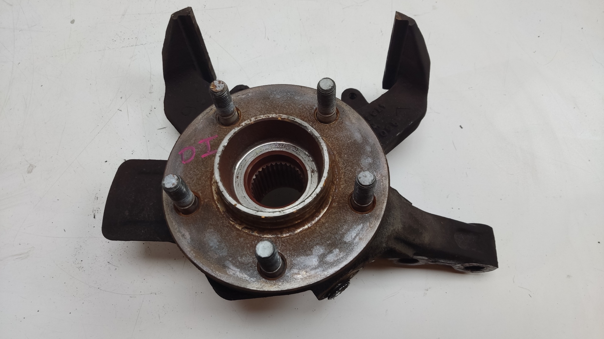 CHRYSLER 300 M (LR) Front Left Wheel Hub 95020D 20617049