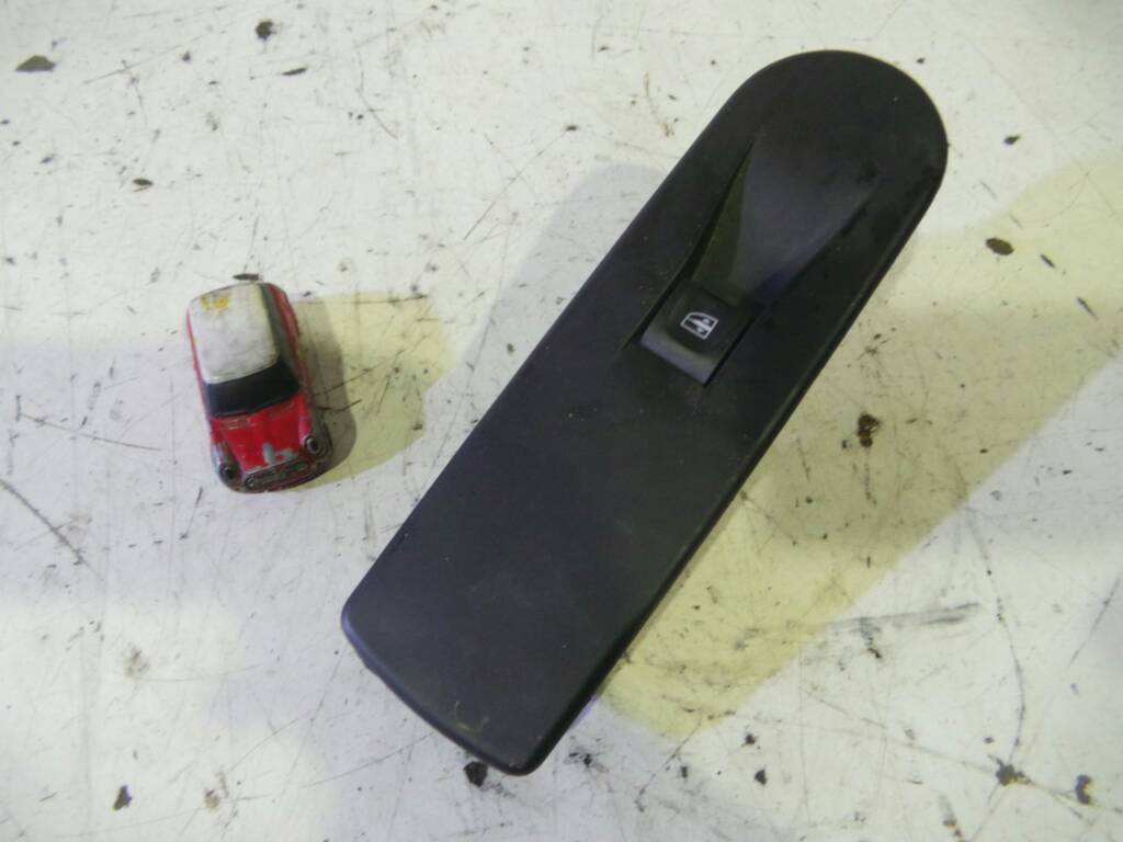 RENAULT Clio 4 generation (2012-2020) Front Right Door Window Switch 254218614R, 10023874A 19027282