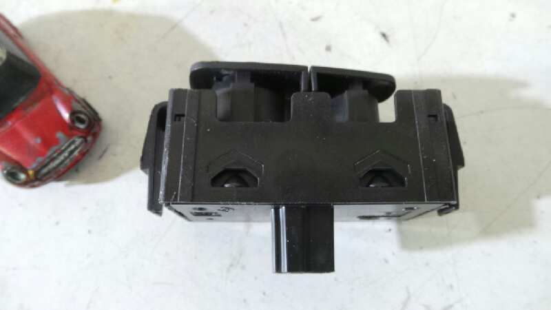 VAUXHALL Megane 3 generation (2008-2020) кнопка опасности E3160101 19138839