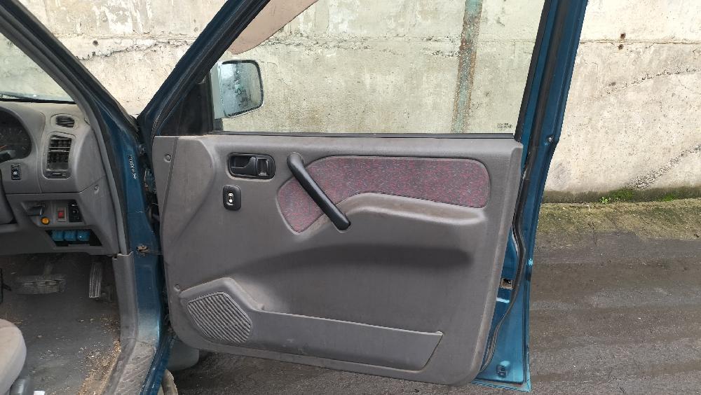 NISSAN Terrano 2 generation (1993-2006) Другие внутренние детали 8067090J00 27625678