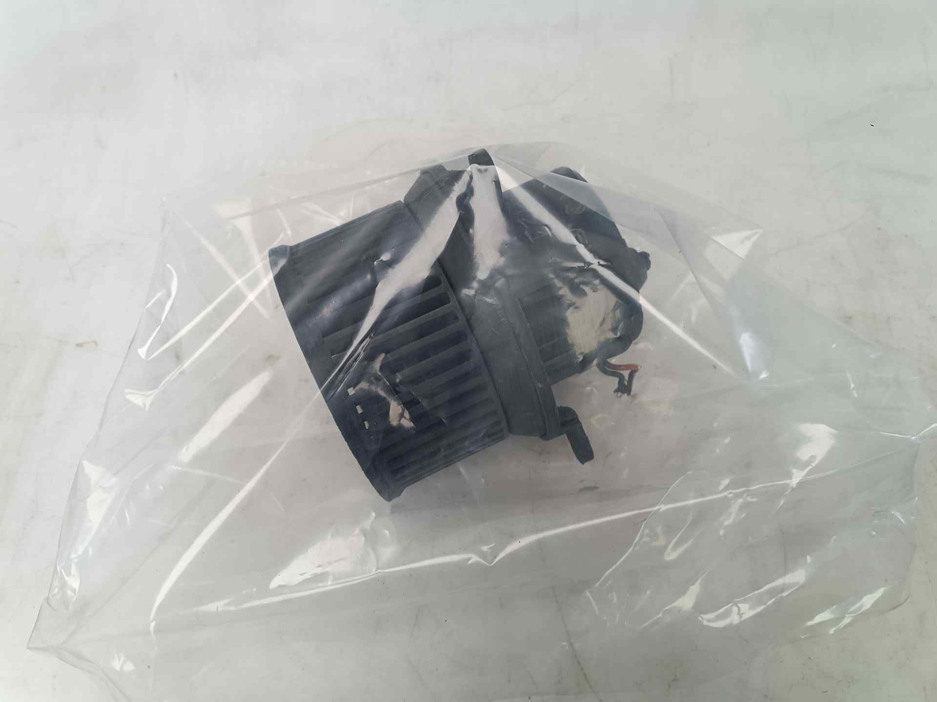 VOLKSWAGEN LT 2 generation (1996-2006) Heater Blower Fan X17651589X 25915225