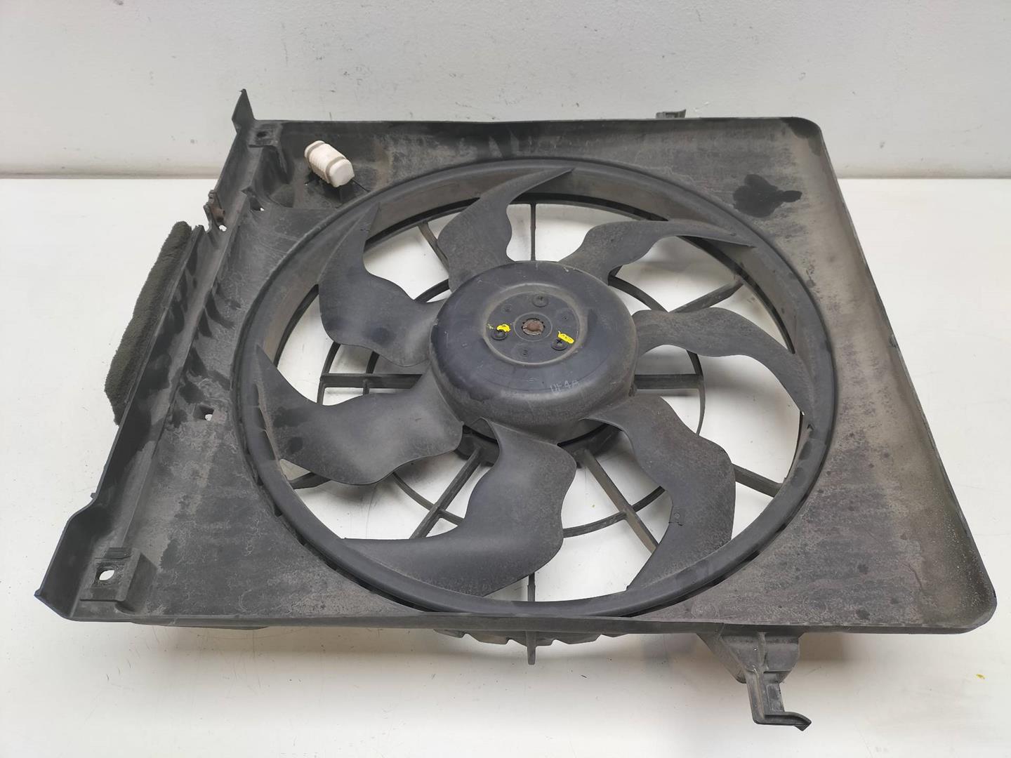 HYUNDAI i30 FD (1 generation) (2007-2012) Difūzoriaus ventiliatorius DFBA3, 200W 19215282
