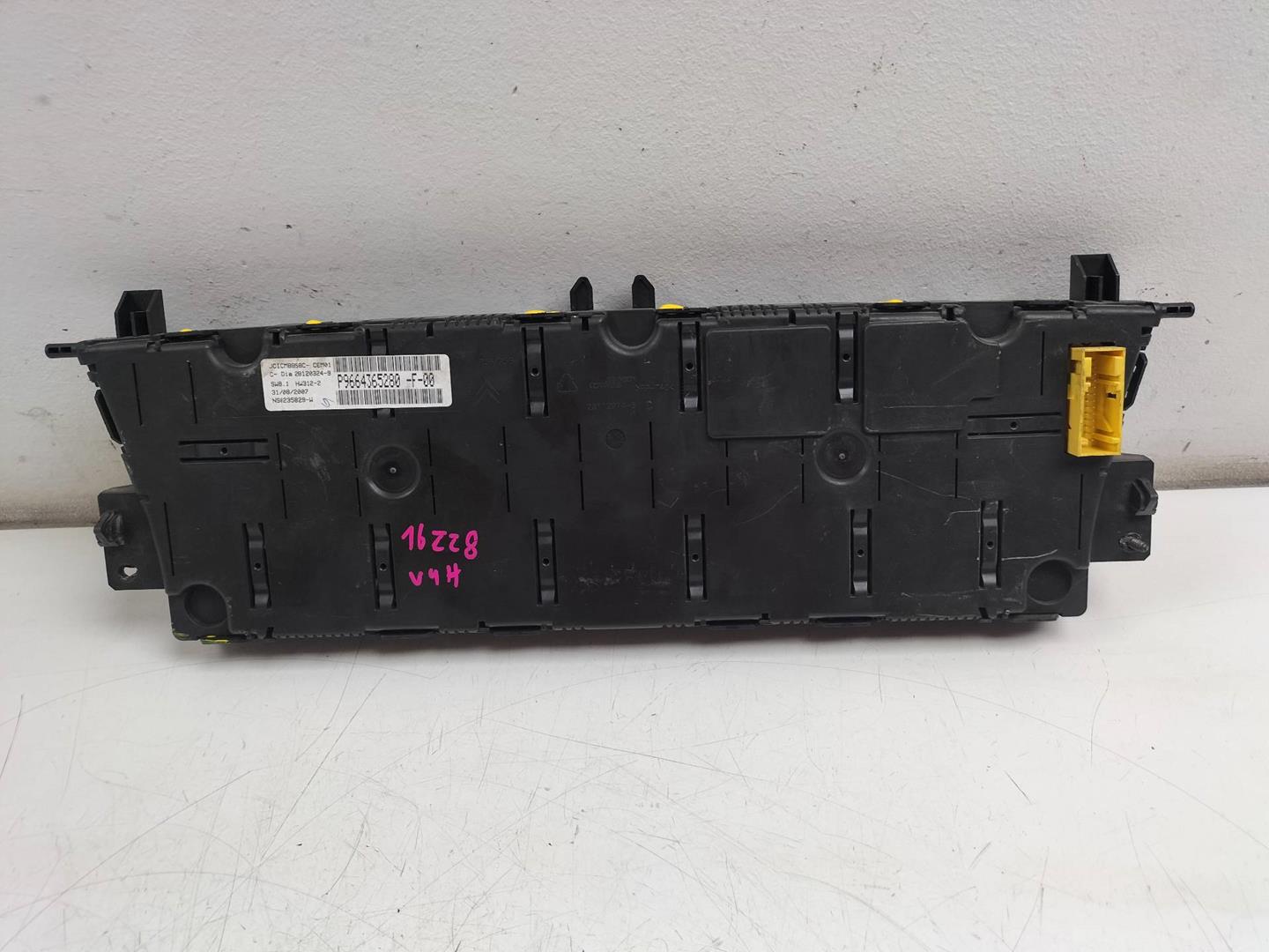 CITROËN C4 Picasso 1 generation (2006-2013) Speedometer P9664365280F00 20616436