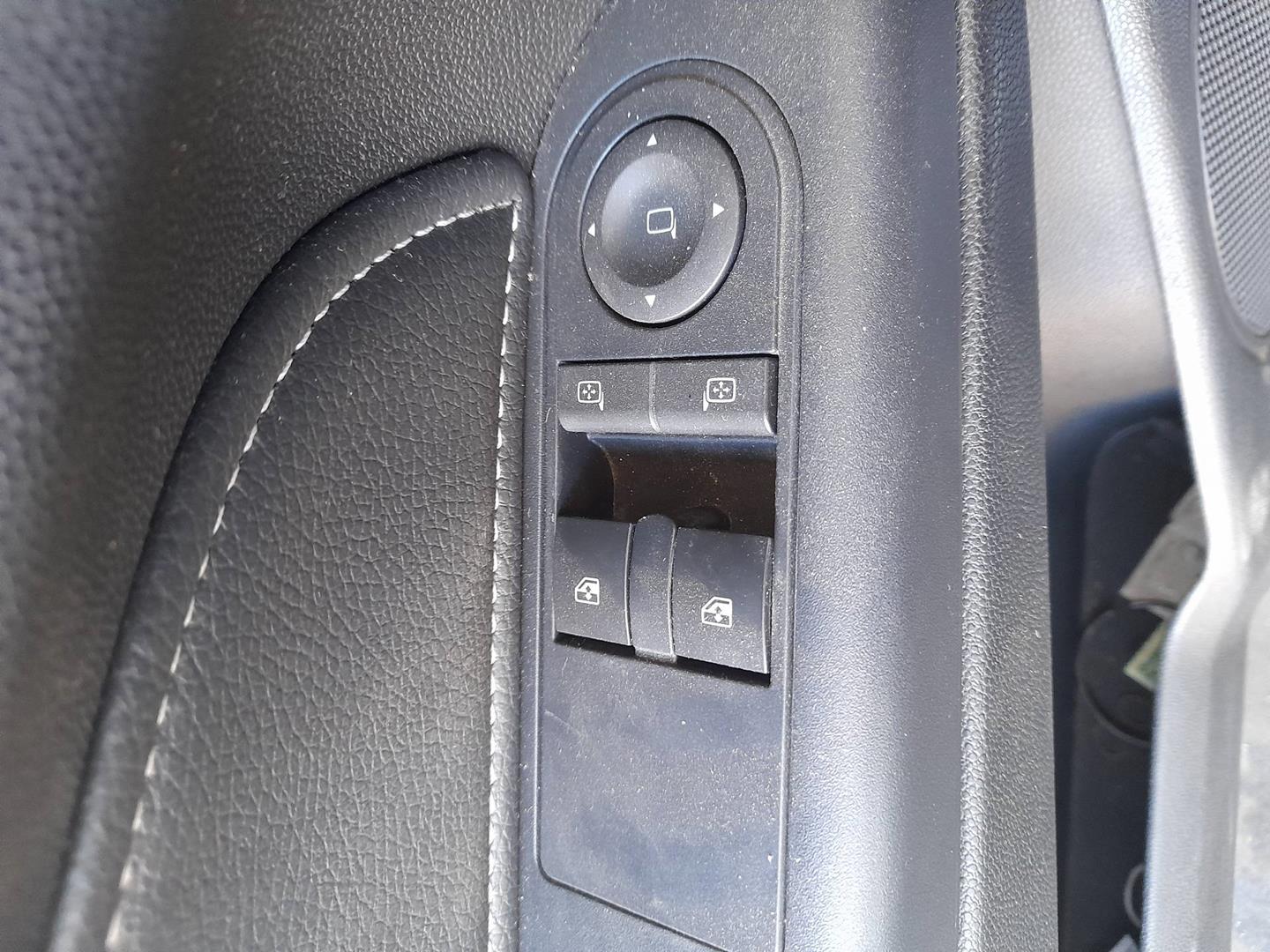 OPEL Astra H (2004-2014) Кнопка стеклоподъемника передней левой двери 13228706, 14PINES 19161357