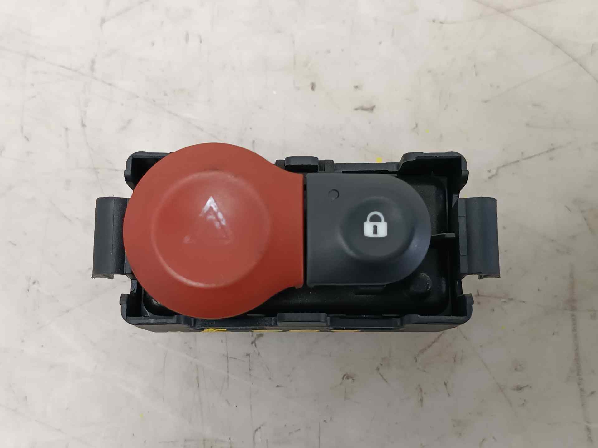 AUDI A8 D2/4D (1994-2002) Hazard button 8200214896A,8200214896A 25915526