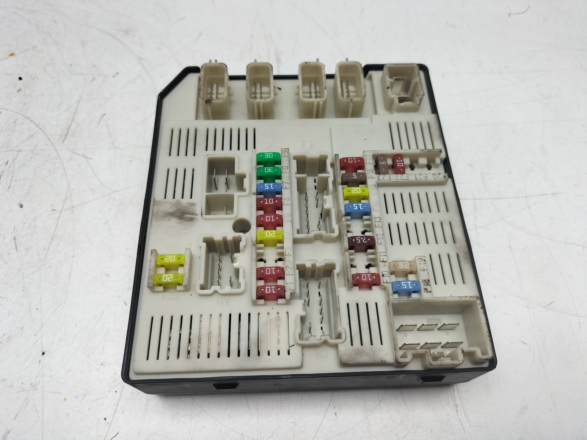 RENAULT Laguna 3 generation (2007-2015) Fuse Box 284B63984R 19285377