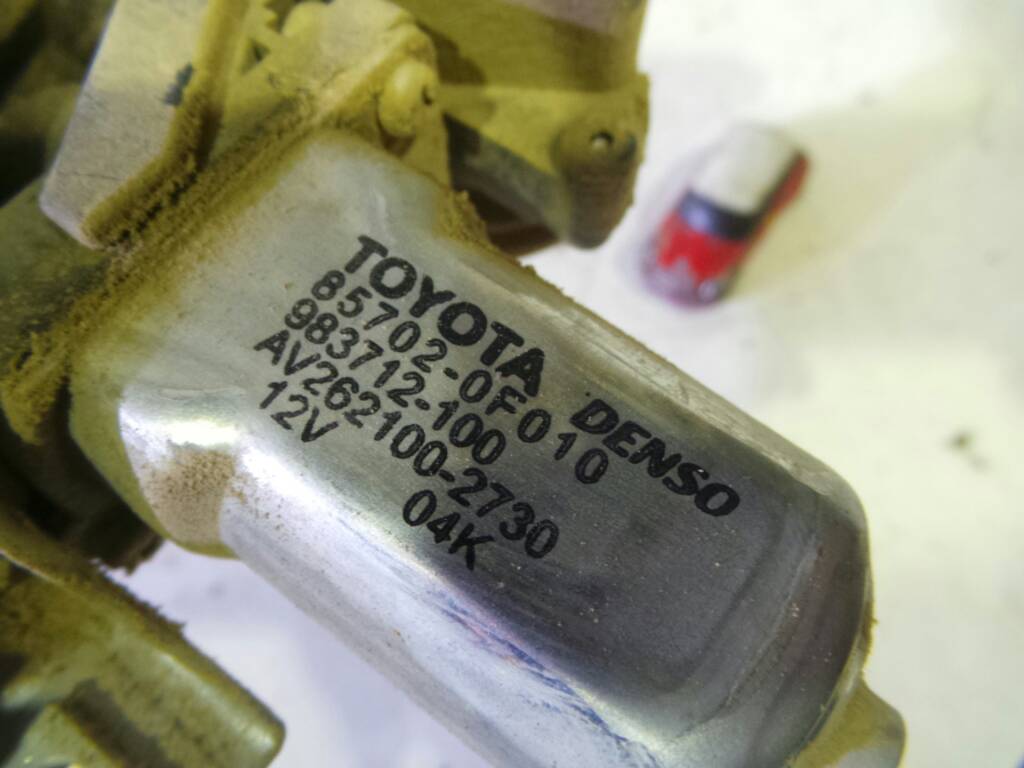 TOYOTA Yaris 2 generation (2005-2012) Priekšējo kreiso durvju logu pacēlājs 857020F010, 983712100, AV2621002730 19009257