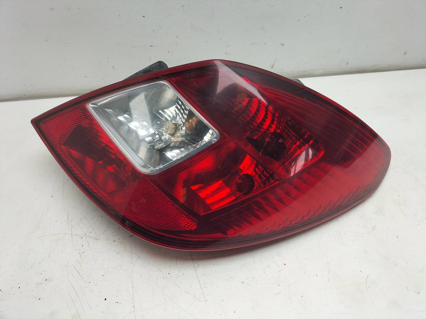 OPEL Corsa D (2006-2020) Rear Right Taillight Lamp 13269051, 89318821, VALEO 24580796