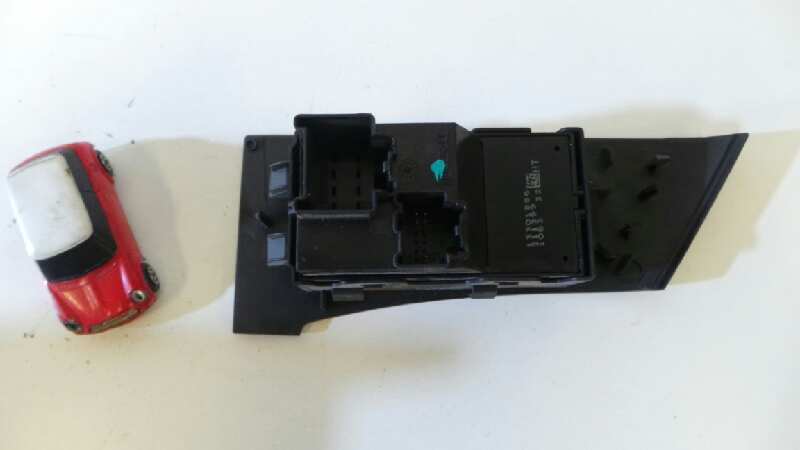 OPEL Astra J (2009-2020) Front Right Door Window Switch 13301886, 211399 19063503