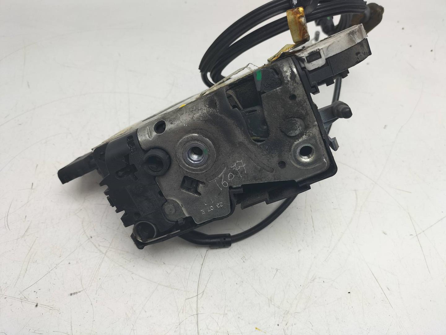 MASERATI 207 1 generation (2006-2009) Front Right Door Lock 24099816 19027532