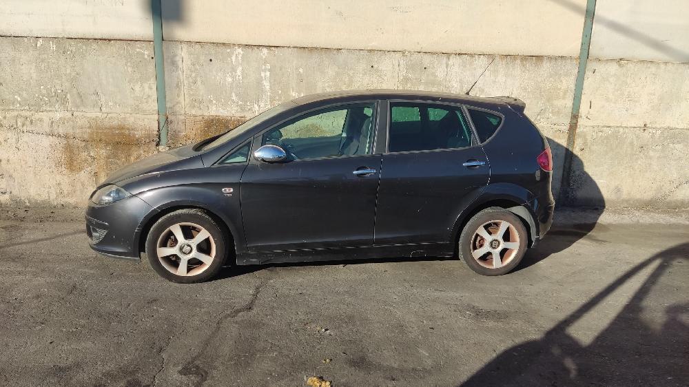 SEAT Toledo 3 generation (2004-2010) Блок плавких запобіжників 1K0937124K 21425025