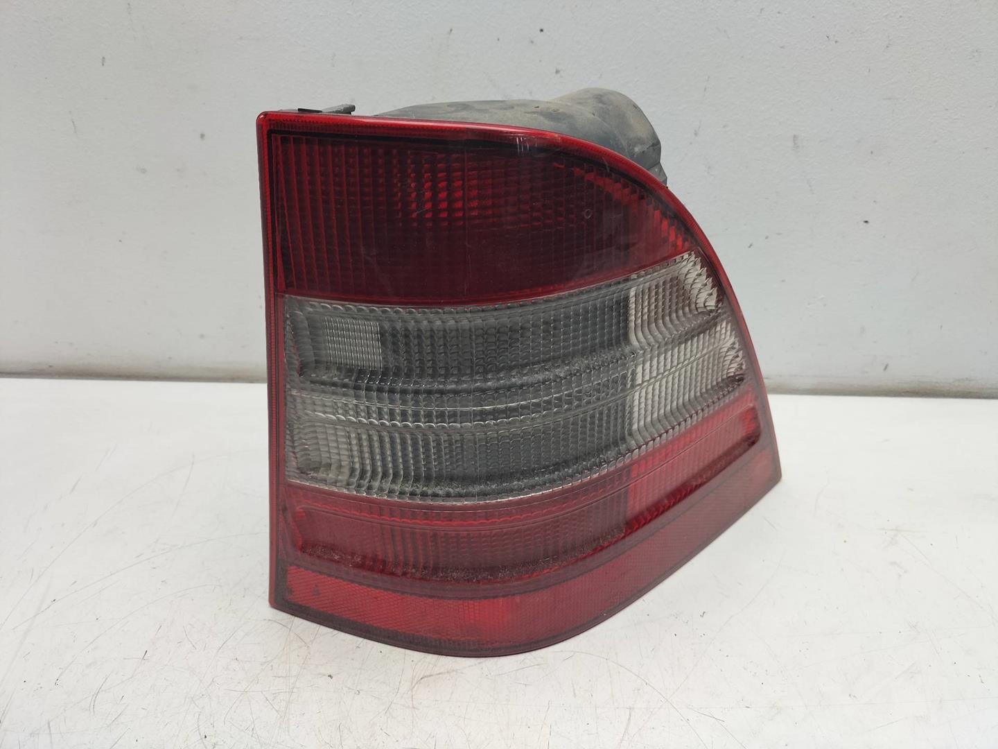 MERCEDES-BENZ M-Class W163 (1997-2005) Rear Right Taillight Lamp A1638200264 19222065