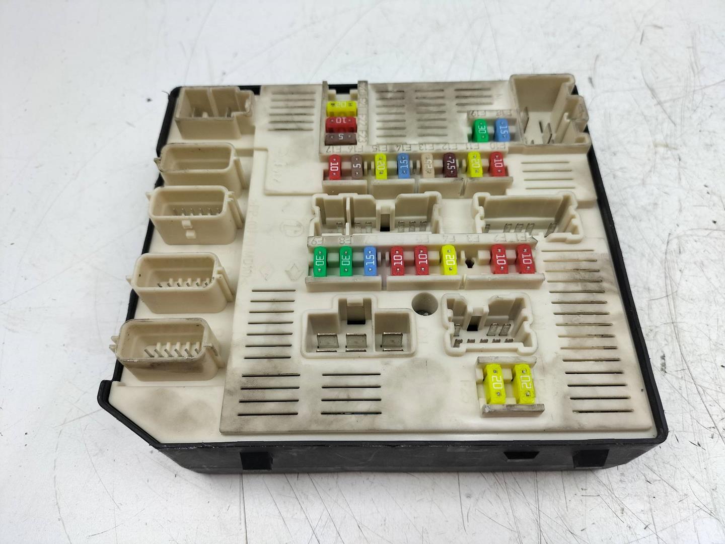 RENAULT Megane 3 generation (2008-2020) Fuse Box 284B68372R 20693783