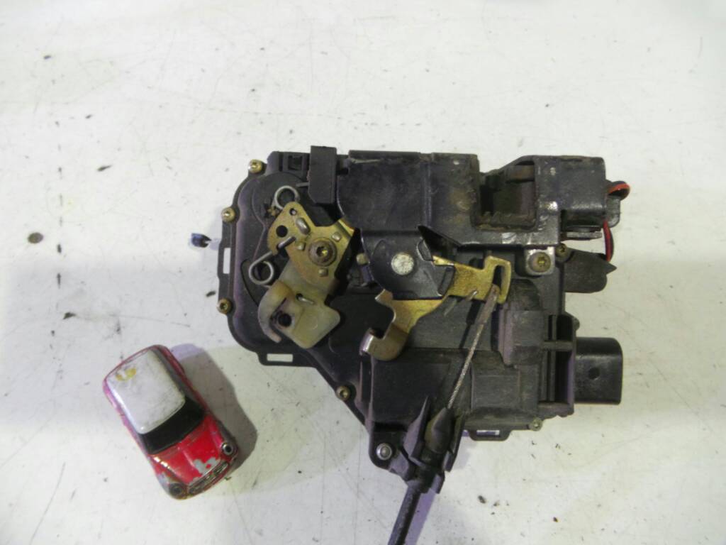 CHEVROLET Bora 1 generation (1998-2005) Front Right Door Lock C3B1837016A,3B1837016A,8PINES 19014485