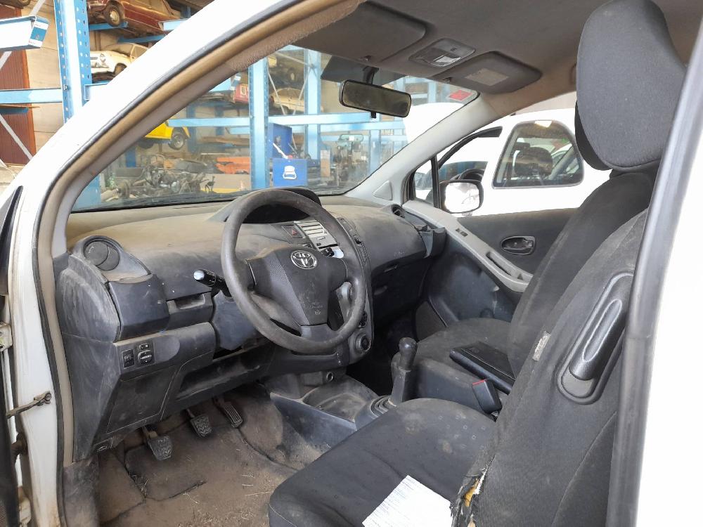 TOYOTA Yaris 2 generation (2005-2012) Стеклоподъемник передней левой двери 857020F010,AV2621002730 19009257