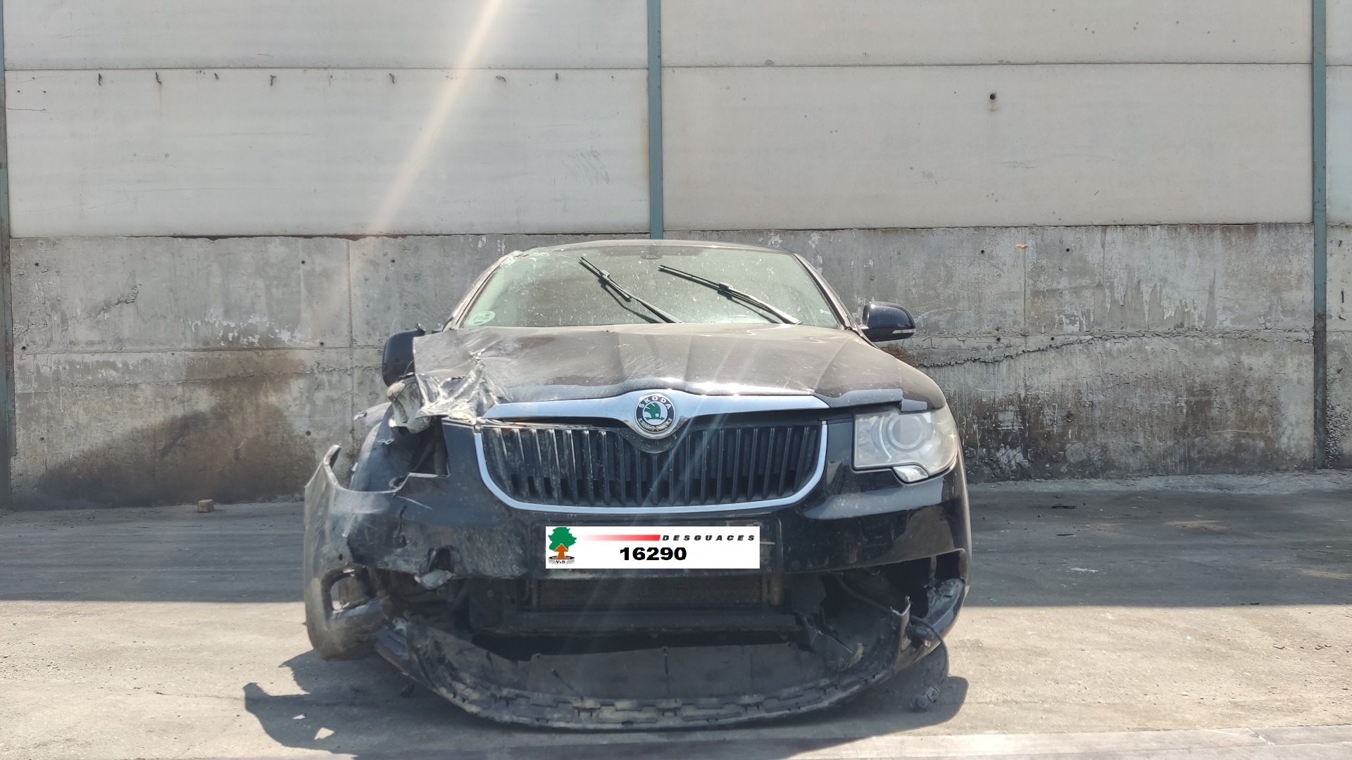 SKODA Superb 2 generation (2008-2015) Priekinių dešinių durų išorinė rankenėlė 3T0837885E 24581207