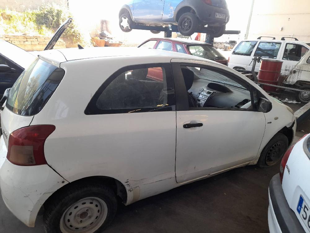 TOYOTA Yaris 2 generation (2005-2012) Стеклоподъемник передней левой двери 857020F010,AV2621002730 19009257