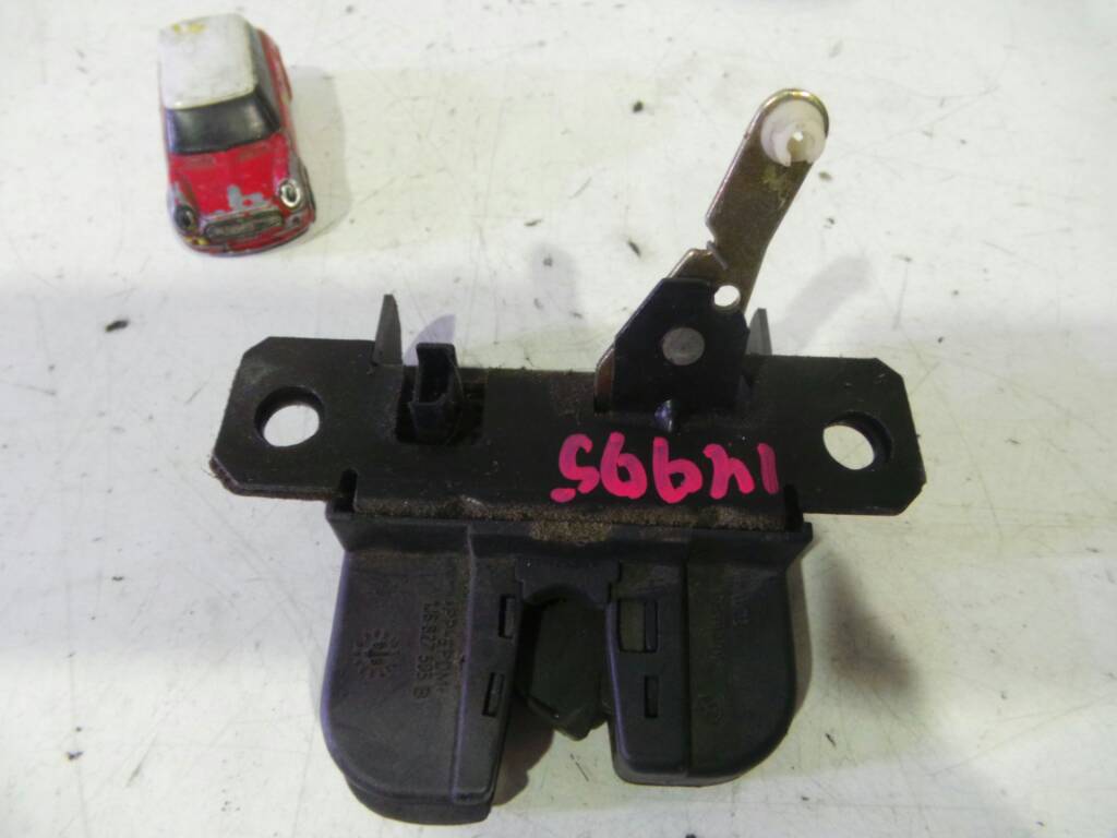 CHEVROLET Bora 1 generation (1998-2005) Tailgate Boot Lock 1J6827505B 19014716