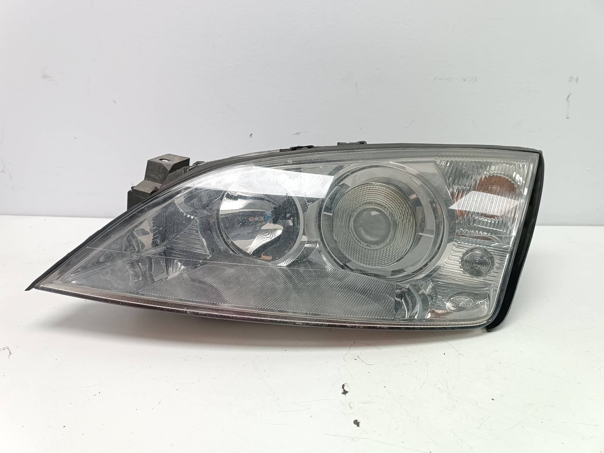 FORD Mondeo 3 generation (2000-2007) Front Left Headlight 1307329064, 1307329064, 228551060074973 24581810