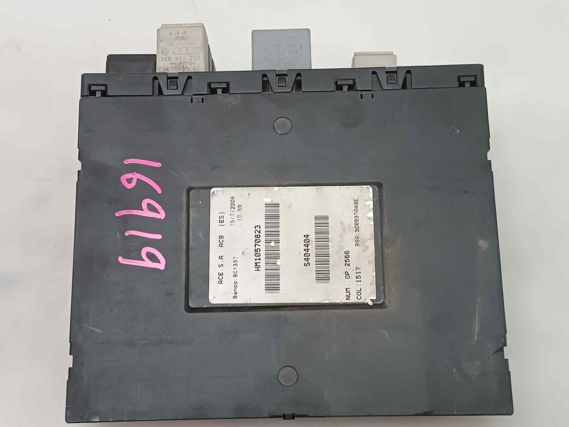 AUDI A8 D2/4D (1994-2002) Fuse Box 3C0937049E 25915785