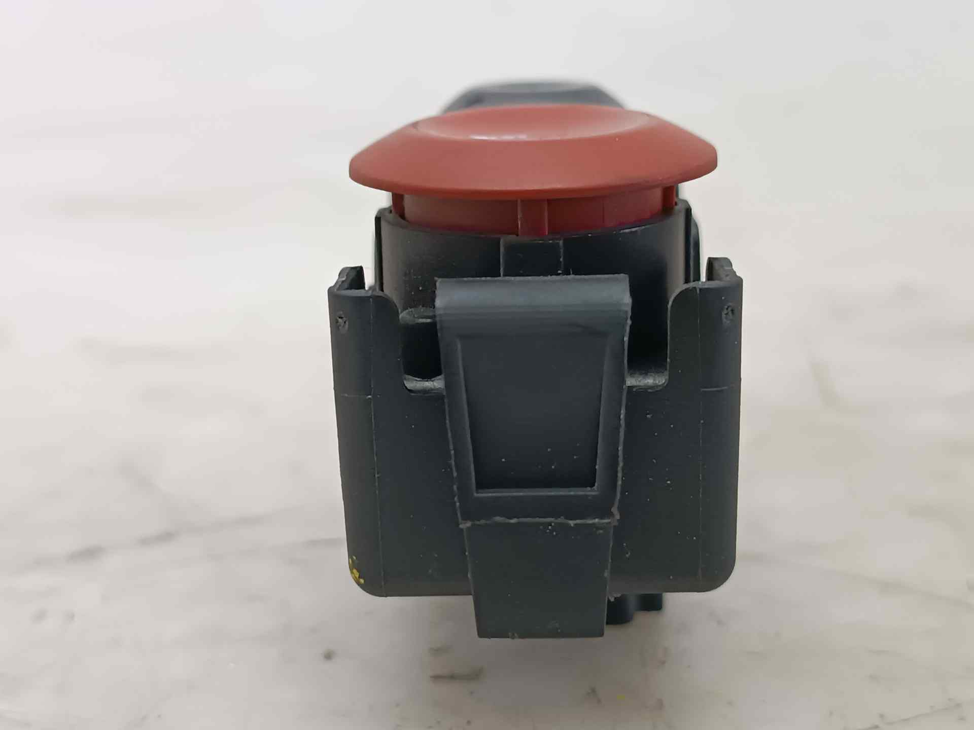 AUDI A8 D2/4D (1994-2002) Hazard button 8200214896A,8200214896A 25915526