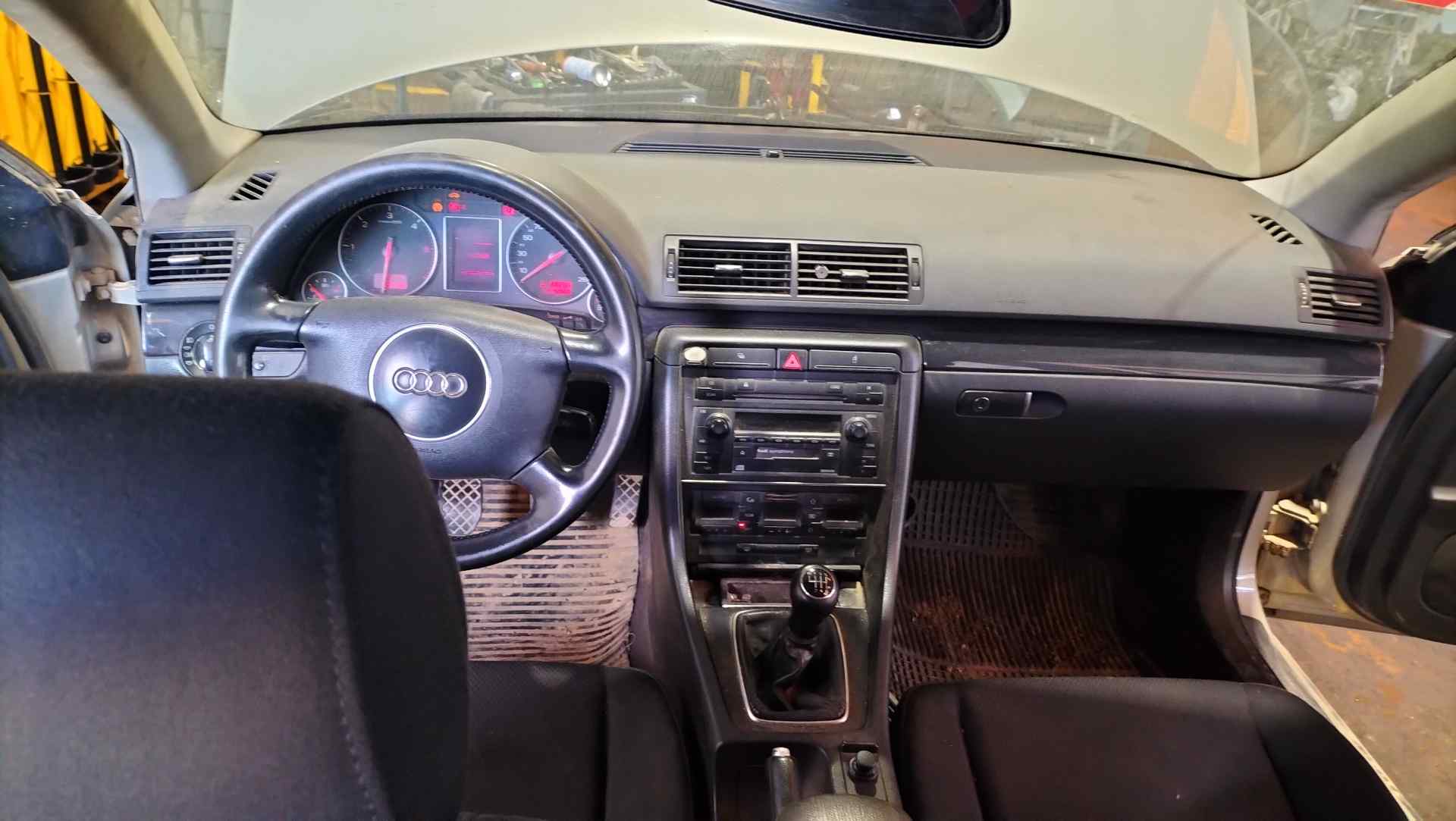 SUZUKI A4 B6/8E (2000-2005) Правий сонцезахисний козирок 8E0857852A,8E0857852A,8E0857552 24592114