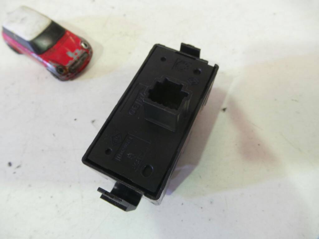 DACIA Sandero 2 generation (2013-2020) Hazard button VALEO 24579958