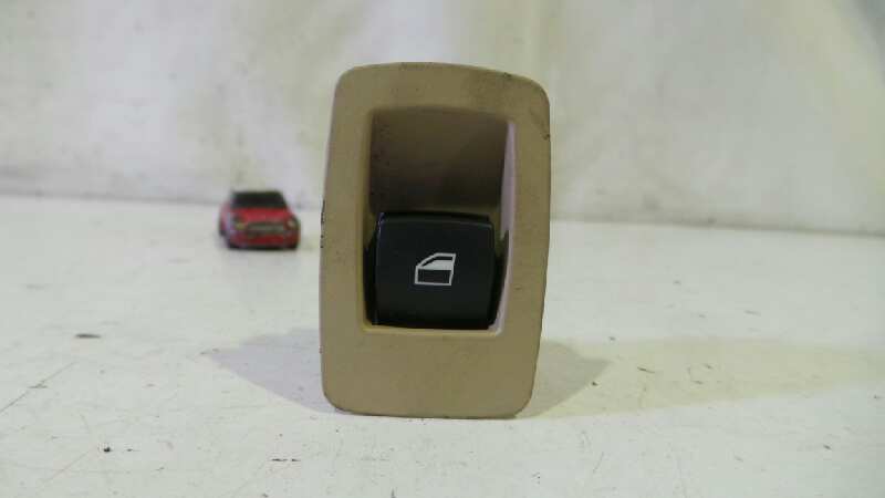 BMW 3 Series E90/E91/E92/E93 (2004-2013) Front Right Door Window Switch 6935564, 159798000227B, 3PINES 19135317