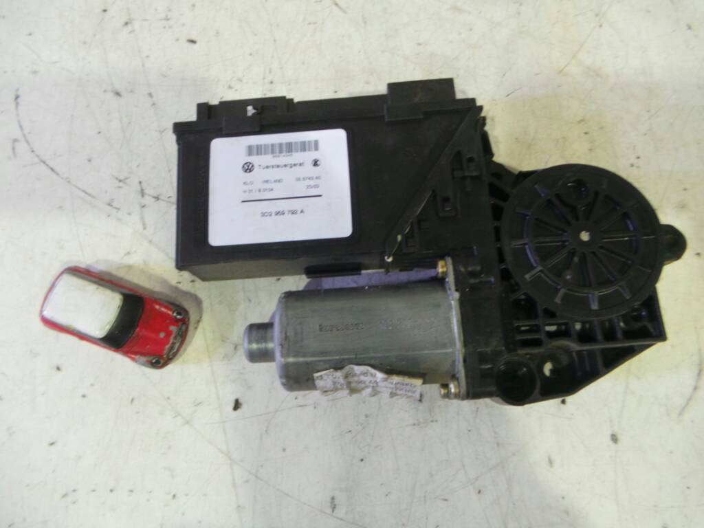 VOLKSWAGEN Touareg 1 generation (2002-2010) Motor regulator geam ușă stânga față 3D2959792A, 0130821764 19036998