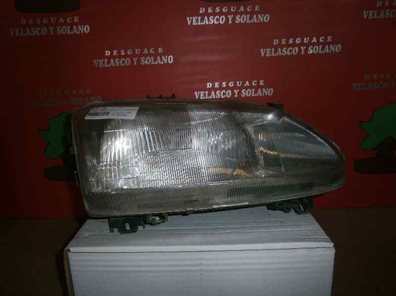 RENAULT Megane 1 generation (1995-2003) Front Right Headlight 7701040683 24580050