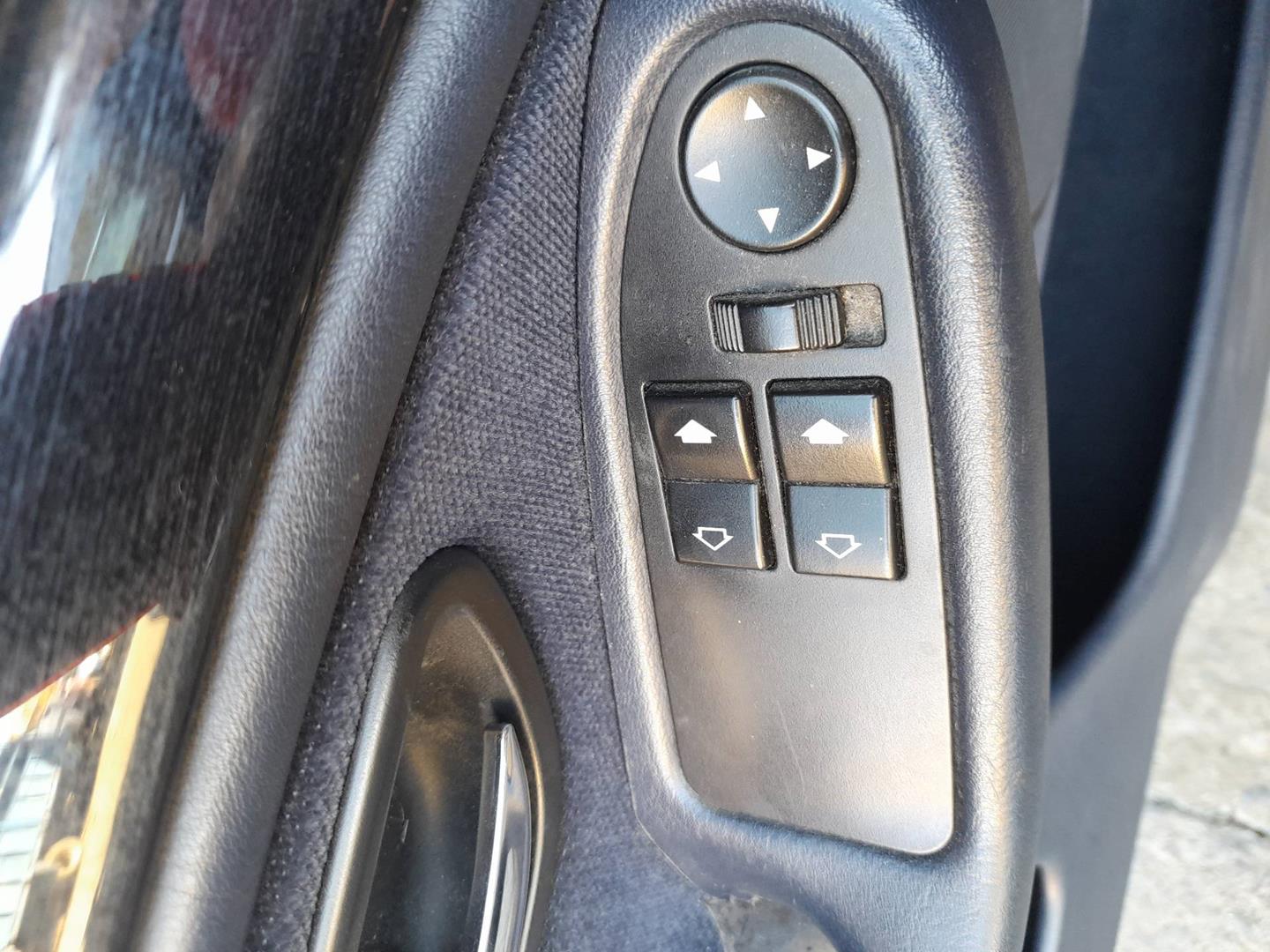 BMW 5 Series E39 (1995-2004) Priekinių kairių durų langų pakėlimo mygtukai 8368988 19021197