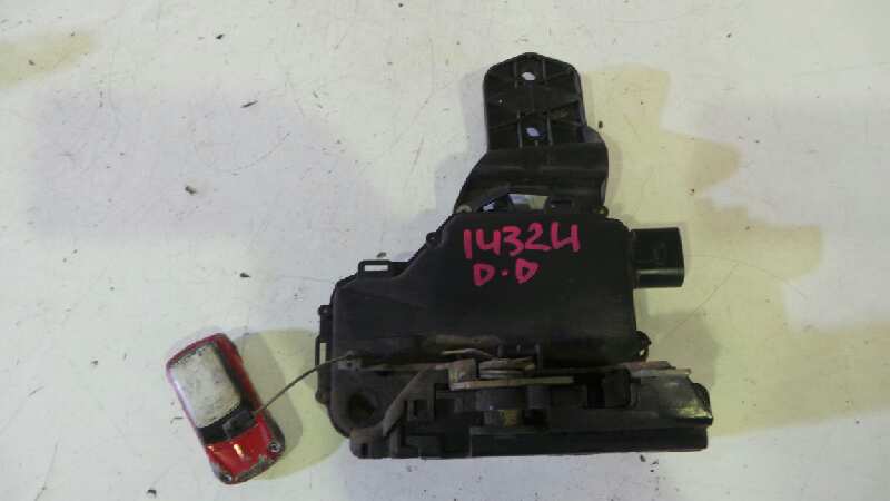 VOLKSWAGEN Passat Variant 1 generation (2010-2024) Front Right Door Lock 8PINES 19138376