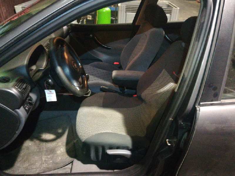 SEAT Toledo 2 generation (1999-2006) Противотуманка бампера передняя правая 1M0941700A, 67742840, VALEO 19110285