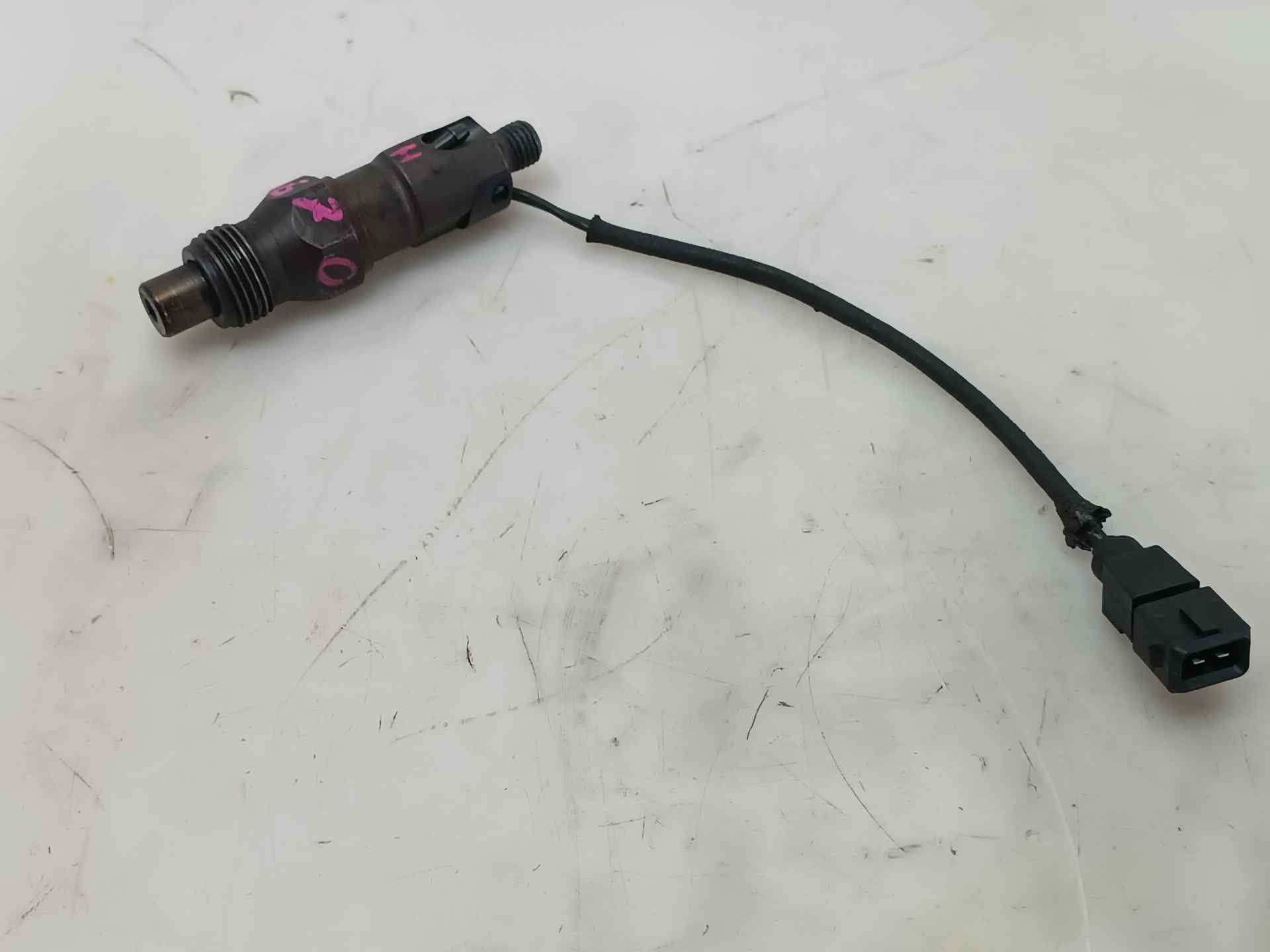 RENAULT CLIO II (BB0/1/2_, CB0/1/2_) Fuel Injector LCR6735405, LCR6735405 24584540