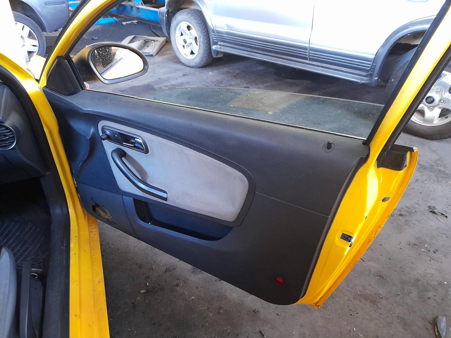 SEAT Cordoba 2 generation (1999-2009) Priekinių dešinių durų stiklo pakelėjas 6Q2959801A, 6L3837752AD 19172642