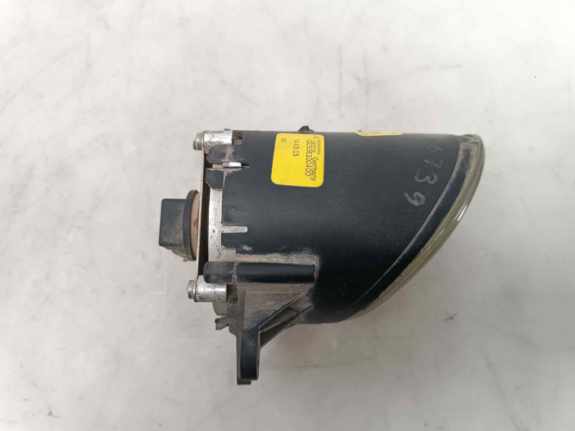 SUZUKI A4 B6/8E (2000-2005) Противотуманка бампера передняя правая 8E0941700B, 8E0941700B, 0305063004 24592117