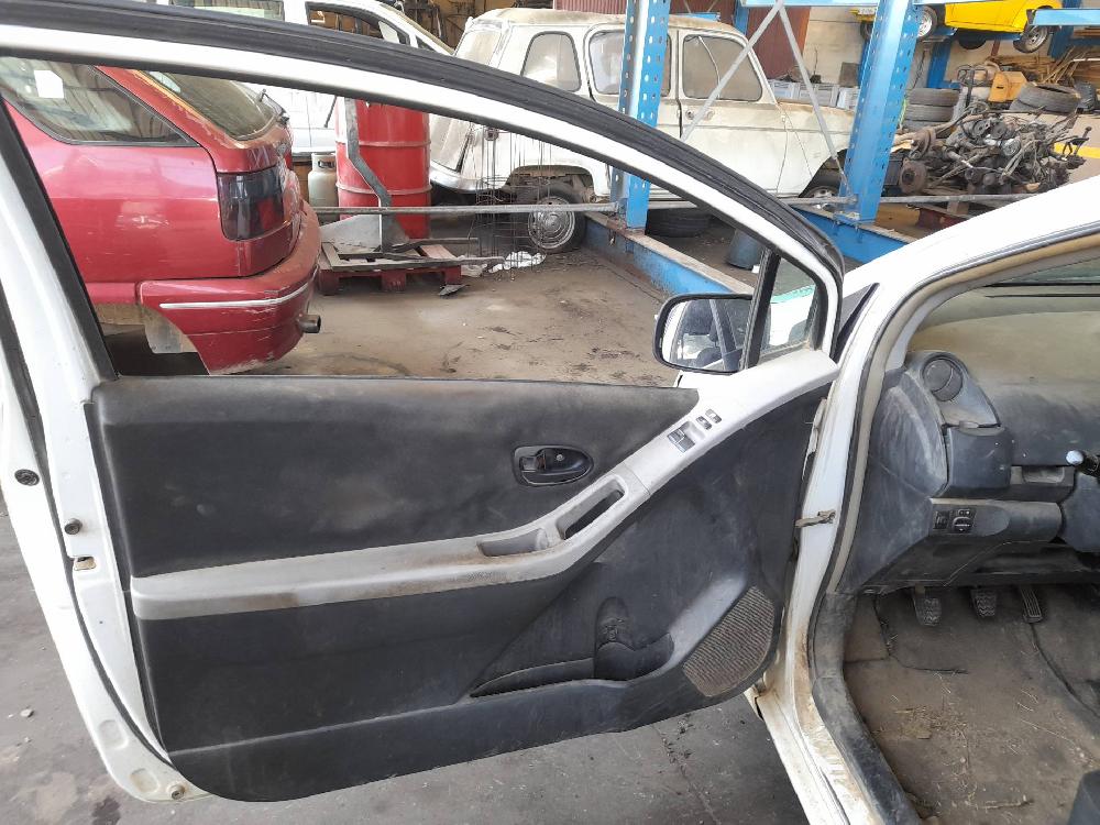 TOYOTA Yaris 2 generation (2005-2012) Стеклоподъемник передней левой двери 857020F010,AV2621002730 19009257