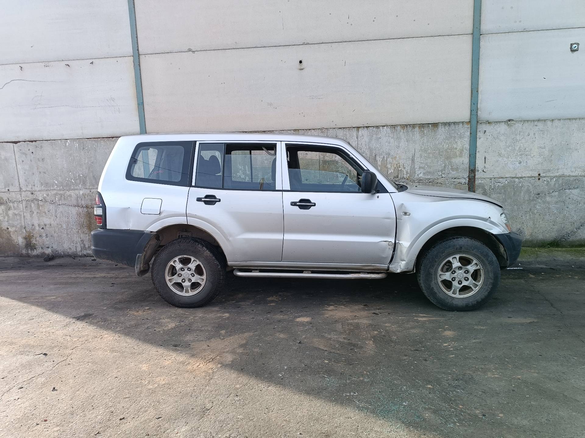 VOLKSWAGEN Pajero 3 generation (1999-2006) Наружная ручка задней левой двери MR970432, MR970432 22856947