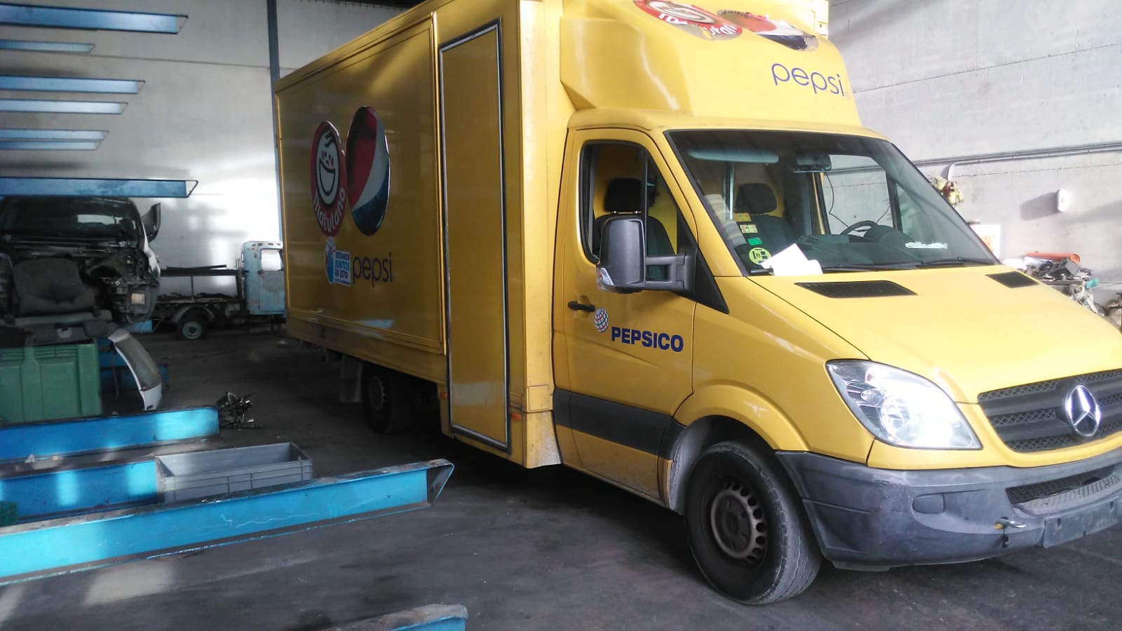 MERCEDES-BENZ Sprinter Супорт тормозов передний правый 928905,BREMBO 18993506