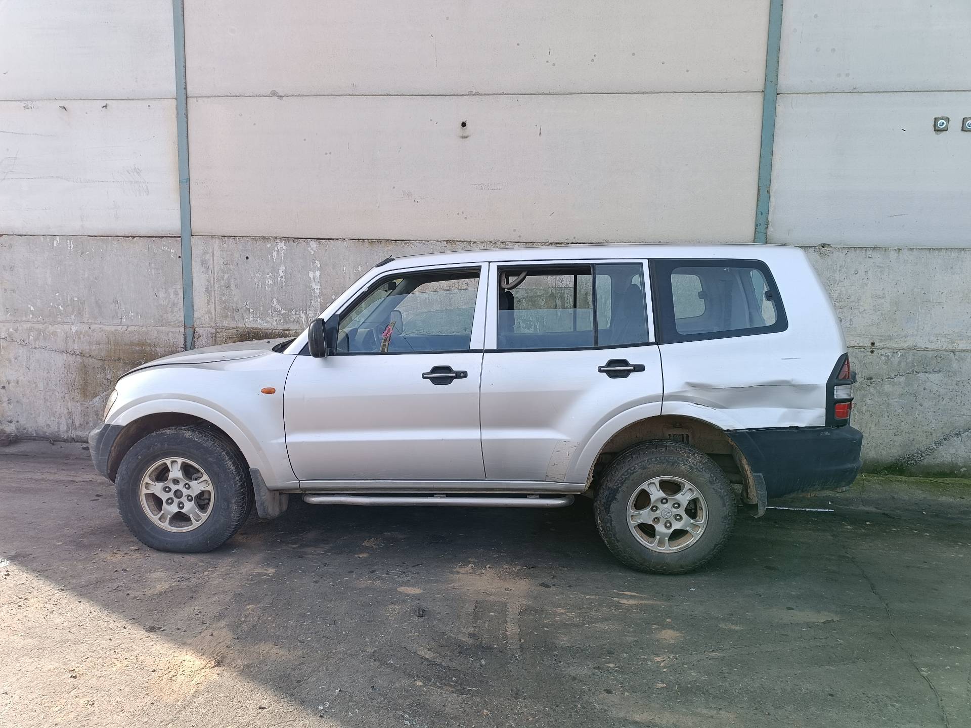 VOLKSWAGEN Pajero 3 generation (1999-2006) Диффузор ME298542, ME298542 24583343