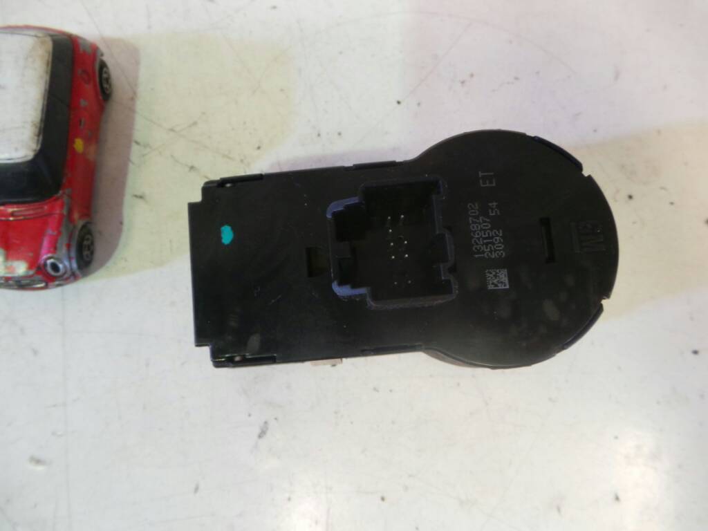 OPEL Insignia A (2008-2016) Headlight Switch Control Unit 13268702, 251507 19011226