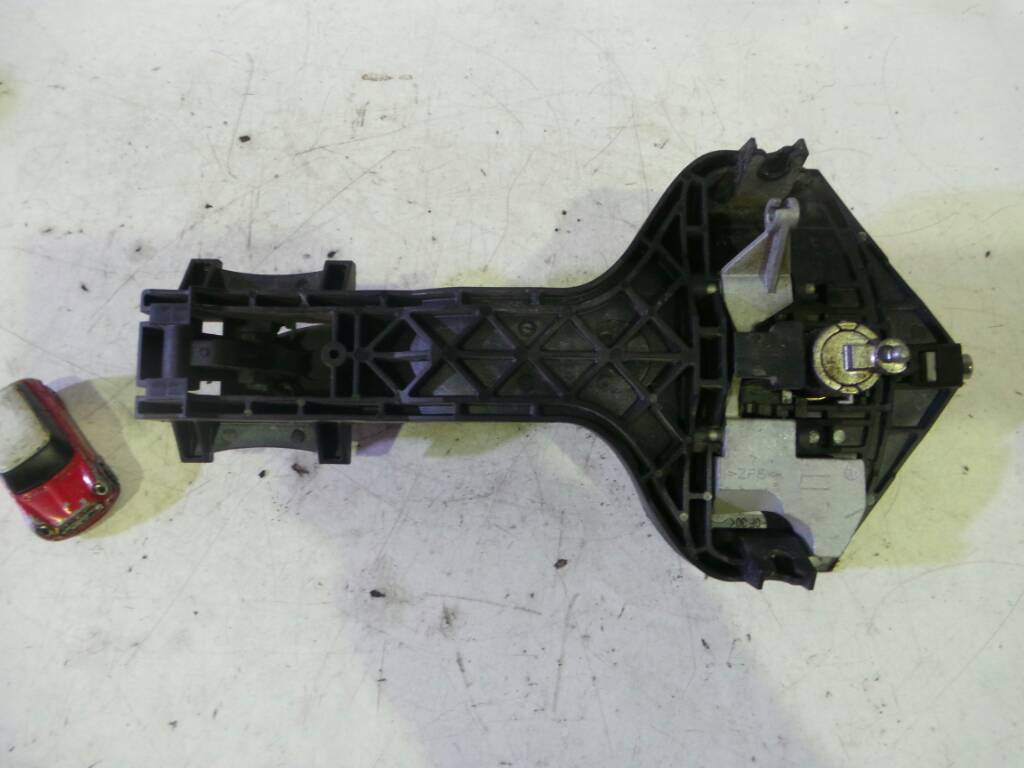 MERCEDES-BENZ Sprinter Poignée extérieure de porte avant gauche A9067600934 18994512