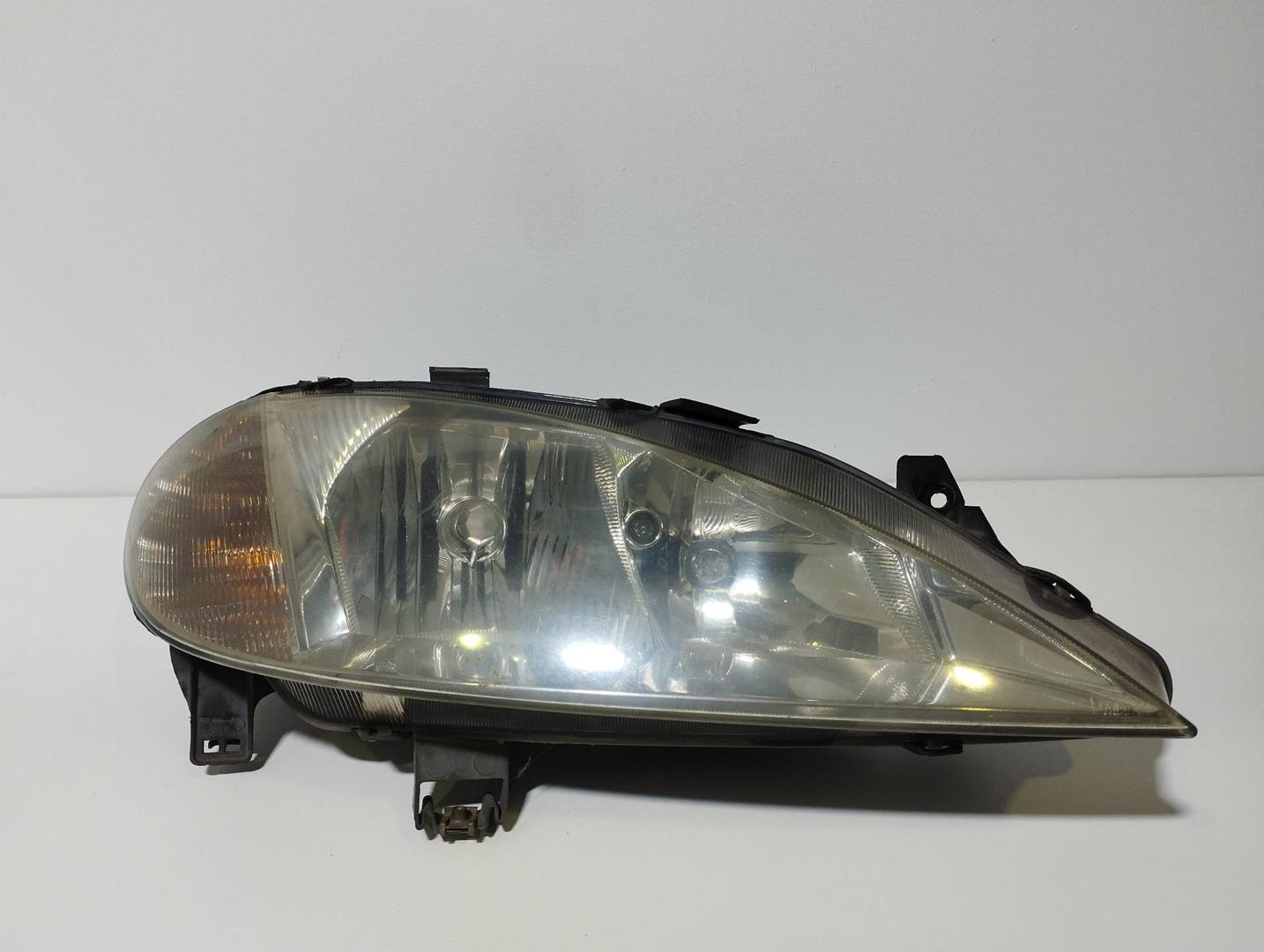 BMW Megane 2 generation (2002-2012) Front Right Headlight 7700427870D, VALEO 19184141