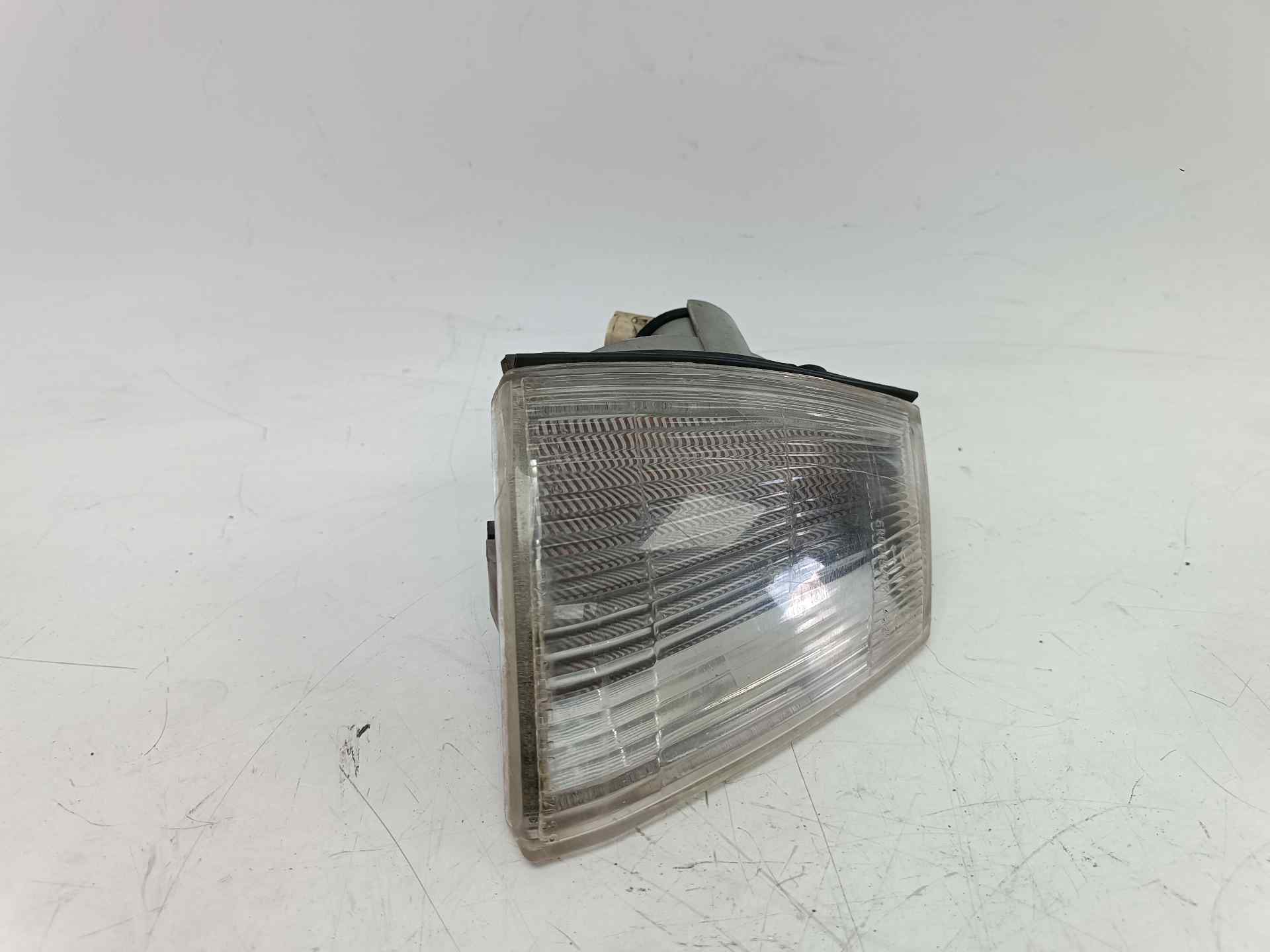 RENAULT Clio 1 generation (1990-1998) Front Right Fender Turn Signal 7700799758, 7700799758, 6R0145403 24584334