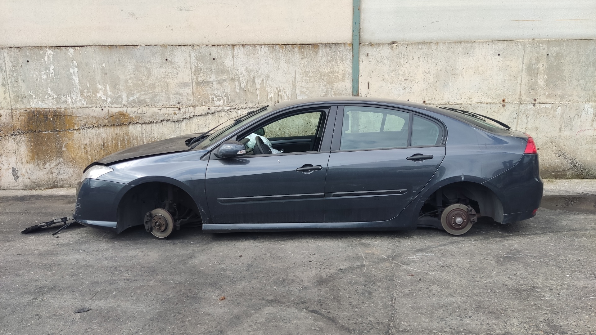 RENAULT Laguna 3 generation (2007-2015) Bal hátsó ajtó külső fogantyúja 226526 19281082