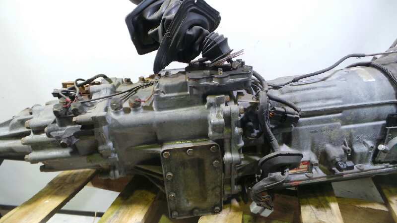 MITSUBISHI Pajero 2 generation (1991-1999) Gearbox 3040LE, 94JR64631 24579015