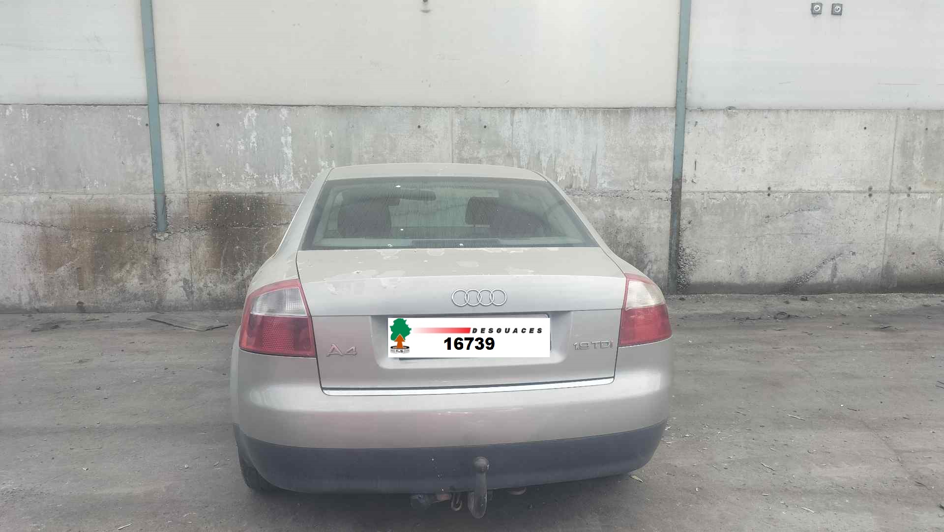 SUZUKI A4 B6/8E (2000-2005) Правий сонцезахисний козирок 8E0857852A,8E0857852A,8E0857552 24592114